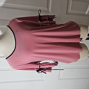 Liz McCoy mauve pink top size medium. Ruffle sleeves black piping